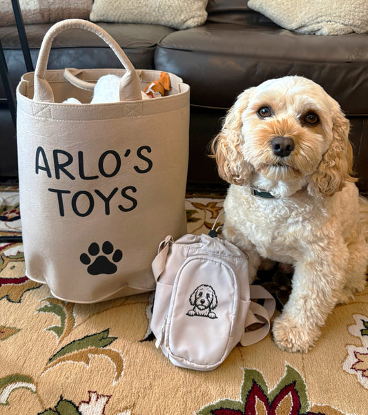 Personalised water bottle bag with front zip pocket
